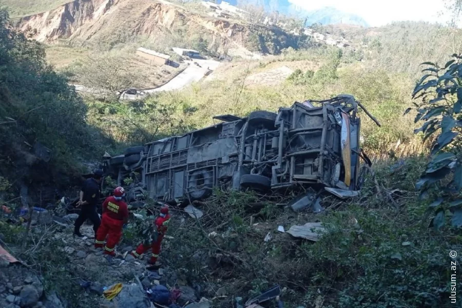 AVTOBUS UÇURUMDAN AŞDI: 23 nəfər öldü