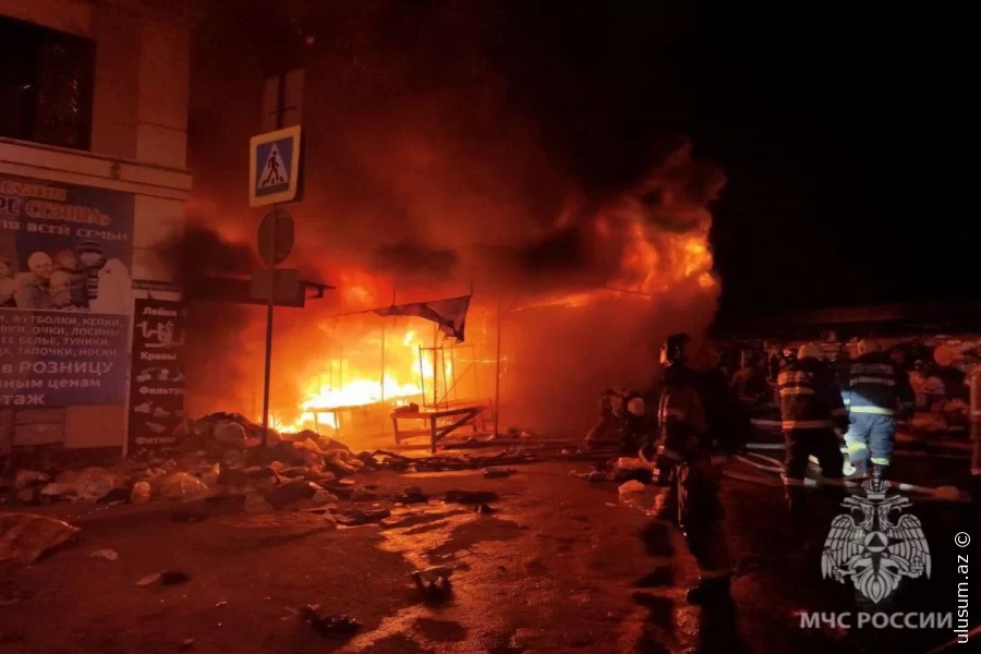 Həştərxanda bazar yandı: 100 nəfər təxliyə edildi