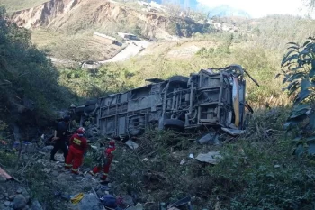 AVTOBUS UÇURUMDAN AŞDI: 23 nəfər öldü