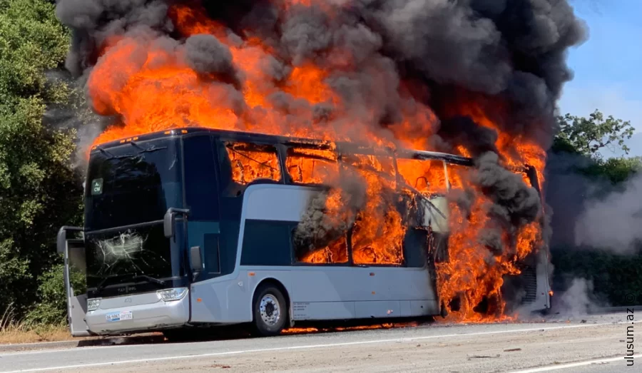 Qazaxıstanda sərnişin avtobusu yanıb - VİDEO