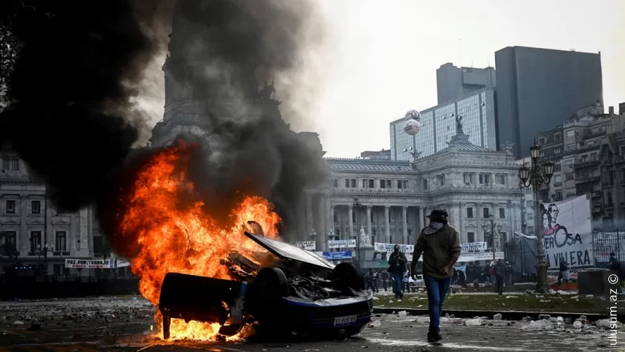 Argentinada Etirazlar: Polislə Toqquşmalar