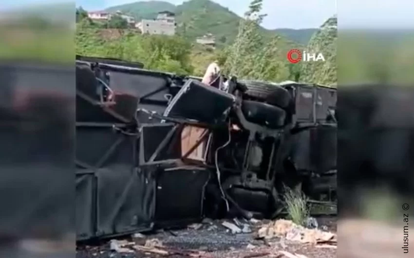 Türkiyədə ağır yol qəzası: 2 ölü, 30 yaralı