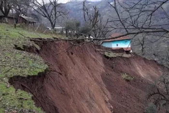 Lerikdə torpaq sürüşməsi baş verib, Lənkəran - Lerik yolu bağlanıb