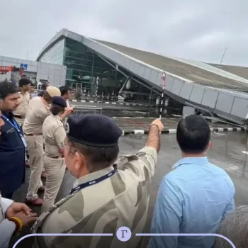 Hindistanda hava limanında damın uçması nəticəsində bir nəfər ölüb - FOTO