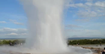 ABŞ-nin Yellowstone Milli Parkında qeyzer püskürüb - VİDEO