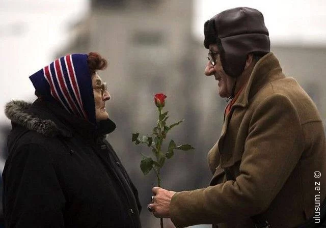 Evlilik kişilərin yaşlandıqca sağlamlığını və rifahını yaxşılaşdırır, lakin qadınlar yox