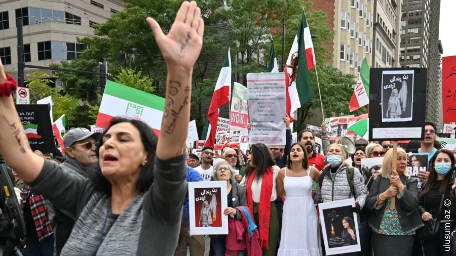 Kanadada yaşayan iranlılar Torontoda İran hökumətinə qarşı etiraz aksiyası keçiriblər