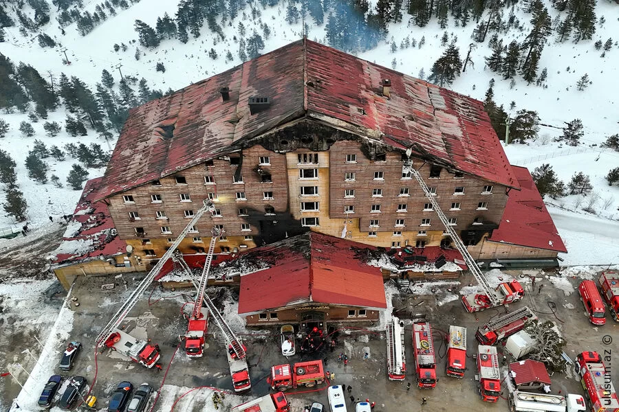 Türkiyədə otel yanğını ilə bağlı yüksək vəzifəli şəxslər saxlanılıb