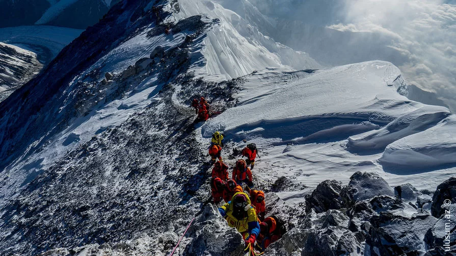 Everest Dağı turistlər üçün müvəqqəti olaraq bağlanıb