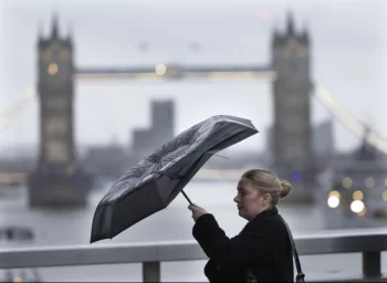 Dağıdıcı "Eovin" fırtınası Böyük Britaniya və İrlandiyaya zərbə vurub