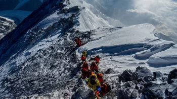 Everest Dağı turistlər üçün müvəqqəti olaraq bağlanıb