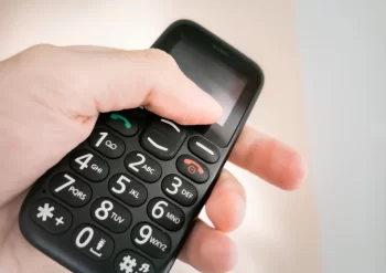 Hindistanlı qadın mobil telefonu udaraq həyatını itirib