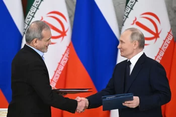 Putin Pəzəşkiyana samovar və rus qışını təsvir edən şəkil hədiyyə edib