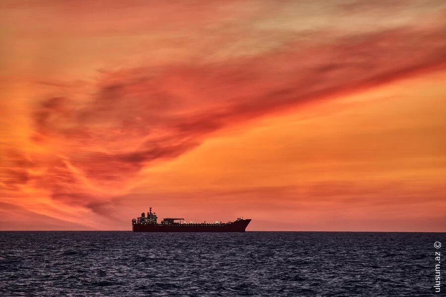 İtaliya limanında tankerdə partlayış olub