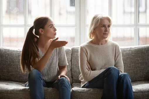 Doğmalar arasında fikir ayrılığı: Münasibətləri necə qoruyaq?