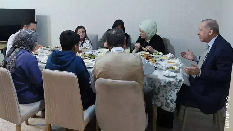 Ərdoğan və xanımı iftar süfrəsində qonaq olublar - FOTO