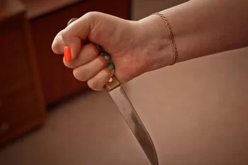 Şirvanda 36 yaşlı qadın özünü bıçaqlayıb