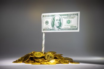 Trampın tarif siyasəti dolları taxtdan sala bilər - İqtisadçılardan Xəbərdarlıq