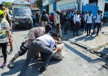Silahlı qruplar Haiti həbsxanasından yüzlərlə məhbusu azad etdilər