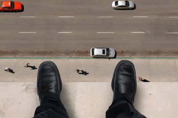 Yasamalda ər arvadının başını kəsdi, özünü isə binadan atdı