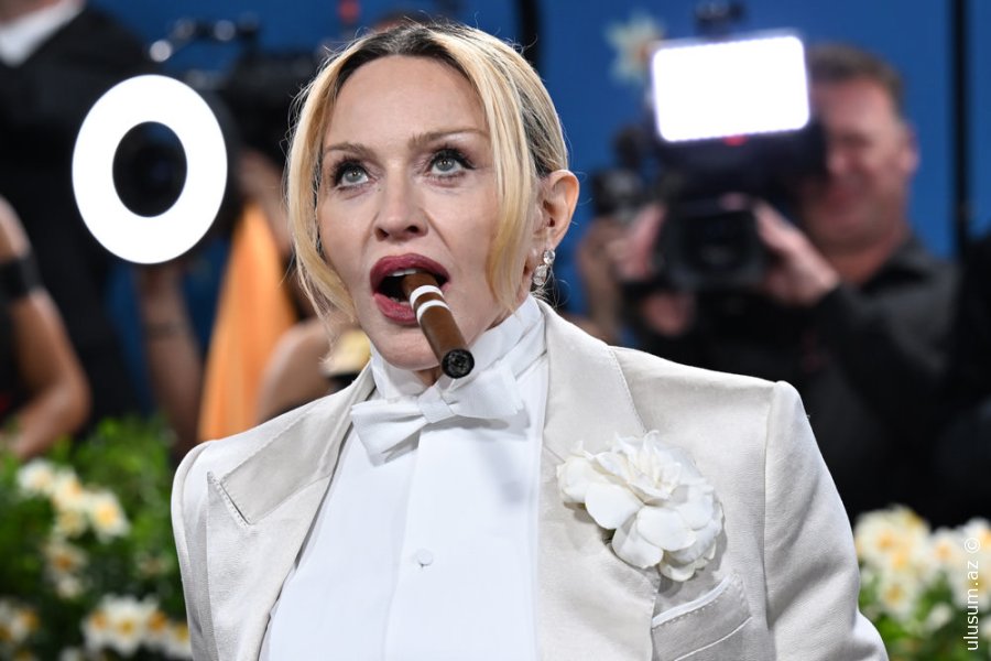 Madonna Met Galada Bütün Baxışları Üzərinə Cəmlədi - FOTO