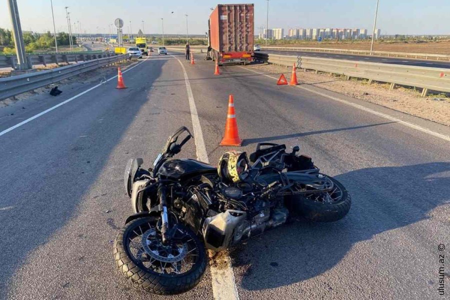 Şirvanda motosikletlə yük maşını toqquşub - Ölən var
