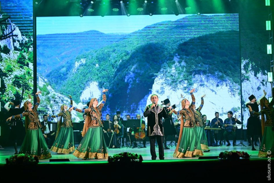 Tacikistanda Azərbaycan Mədəniyyəti Günlərinin qala konserti keçirilib