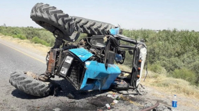 Yevlaxda batan avtomobili çəkən traktor aşıb, ölən və yaralanan var - FOTO