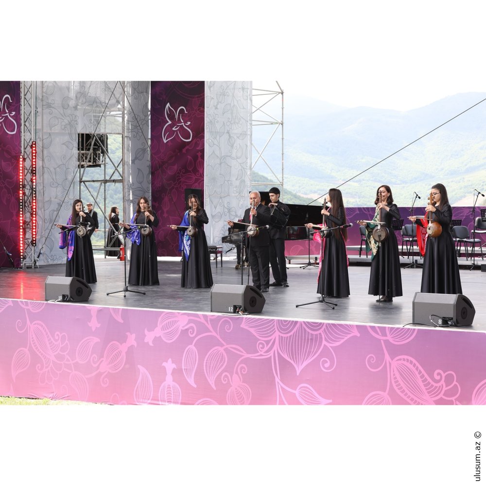 “Xarıbülbül” festivalında Qarabağ Universitetinin tələbələrindən musiqi təqdimatı / Şuşada unudulmaz axşam