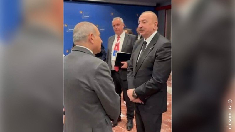 Prezident İlham Əliyevlə Paşinyan ayaqüstə fikir mübadiləsi apardılar
