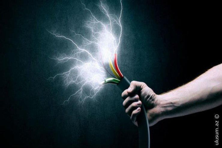 Zabratda faciə: Reklam lövhəsini dəyişən 2 nəfəri elektrik cərəyanı vuraraq öldürdü