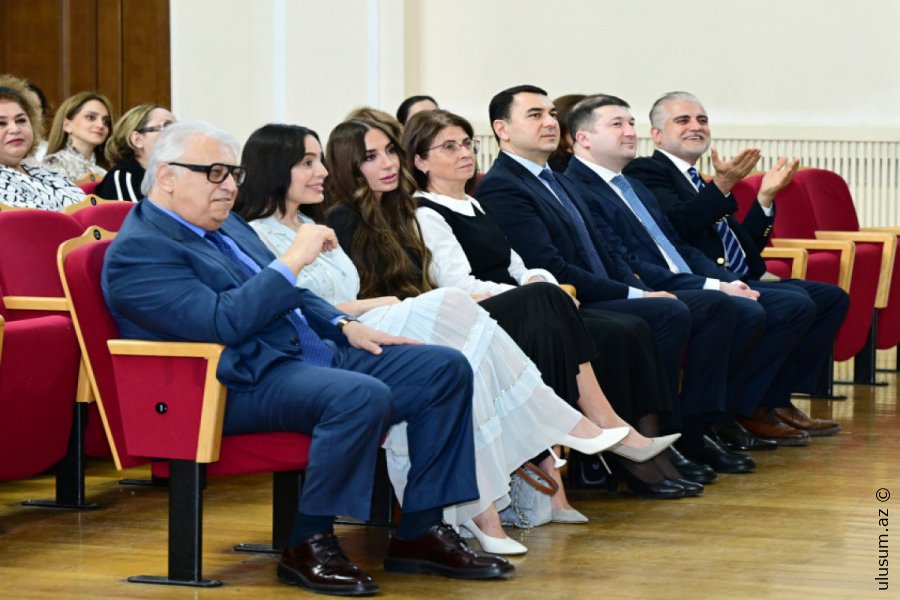 Leyla Əliyeva və Arzu Əliyeva tələbə və gənclərin konsertini izləyib