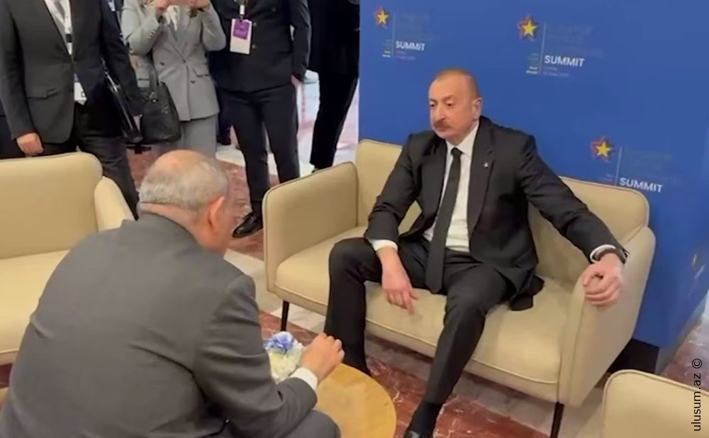 Prezident İlham Əliyevlə Paşinyan ayaqüstə fikir mübadiləsi apardılar
