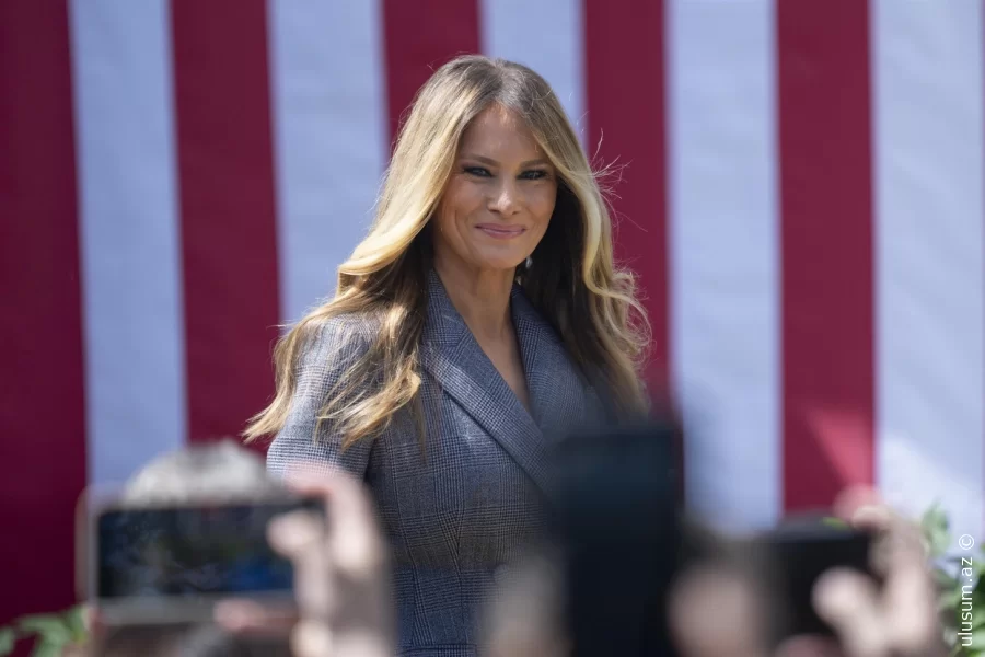Melania Trump önəmli qanunu imzaladı - FOTO