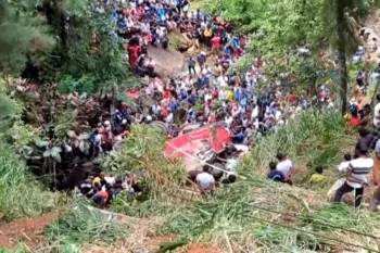 Dərəyə yuvarlanan avtobus 21 can aldı – Şri-Lankada FACİƏ