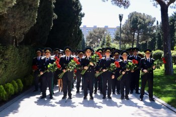 Prokurorluq əməkdaşları Fəxri Xiyabanı ziyarət edib