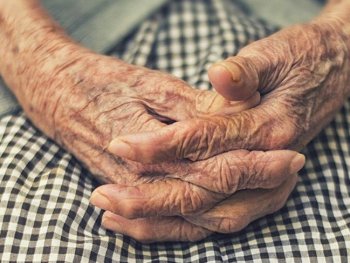 Gədəbəydə dəhşətli basqın: 74 yaşlı qadın döyüldü, pulları aparıldı