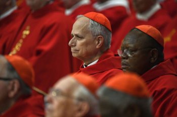 Papa XIV Leo ilk çıxışında dünyaya sülh çağırışı etdi