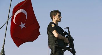 FETÖ kölgəsi hələ də qalır? Türkiyədə 56 hərbçi həbs olundu