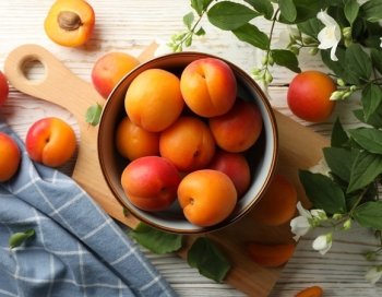 Ərik yeyərkən diqqət: Gündə neçə dənə yemək olar?