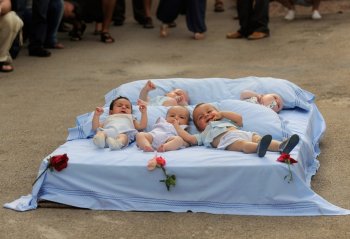 Doğum göstəriciləri aşağı düşür