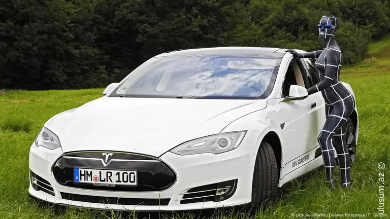 Tesla pilotsuz avtomobillərlə bağlı qəza məlumatlarını gizlətmək istəyir