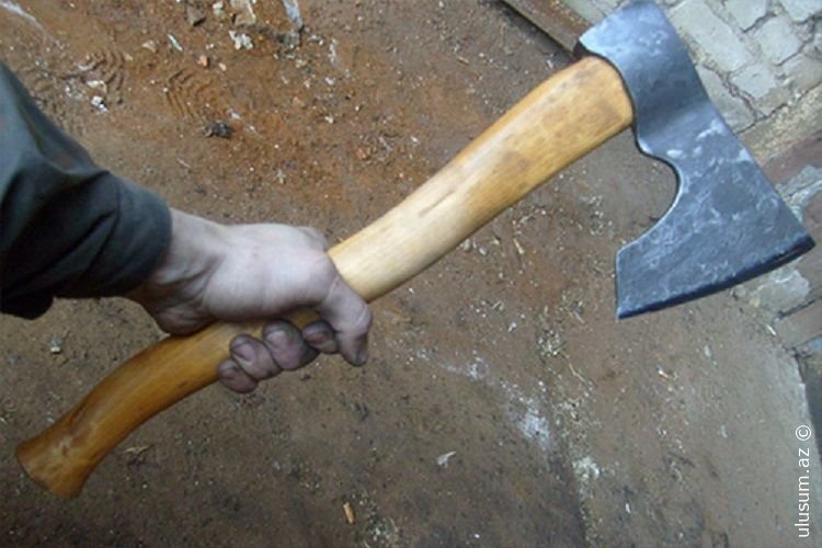 Tovuzda DƏHŞƏT: Sabiq məmurun oğlu anasını balta ilə öldürdü, bacısını yaralayıb evi yandırdı