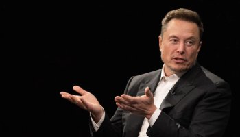 Musk Trampdan uzaqlaşdı: 2,5 trilyonluq büdcə böhranı və istefa qərarı