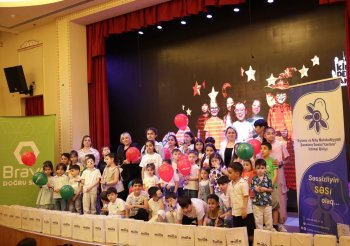 "Səssizliyin Səsi Olaq"   Suverenlik  İlində  Eşitmə  Məhdudiyyətli  Uşaqlara  Ümid  Dolu  Bayram