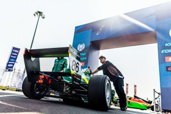 Avstriyada “Formula-1” trasına reklam konstruksiyası aşıb