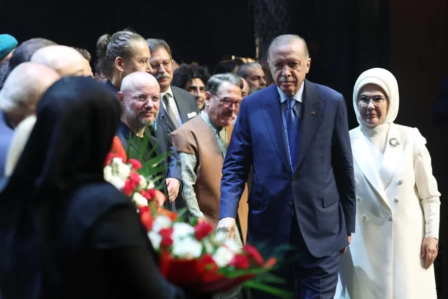 Ərdoğan cütlüyü “Ən Uzun Gecə” dastanının ilk nümayişində iştirak etdi