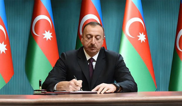 Prezident diplomatlara rütbə verib