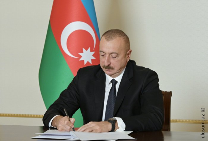 Prezident media nümayəndələrini mükafatlandırıb - SƏRƏNCAM