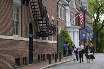 Trampla toqquşma: Harvard 500 milyon dollarlıq razılaşmaya gedir